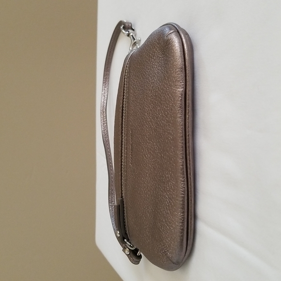 Liz Claiborne Pebble Leather Pewter Wristlet - Picture 3 of 8